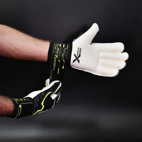 Precision Fusion X Pro Roll Finger Giga GK Gloves